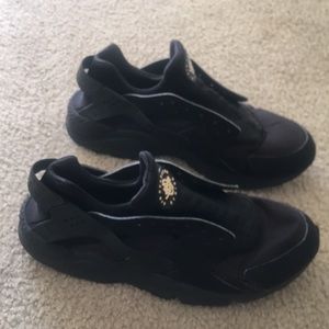 Nike air huarache Comes with laces